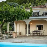 Natura Prive Swimming Pool Villa