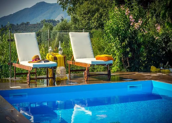 Natura Prive Swimming Pool Villa *