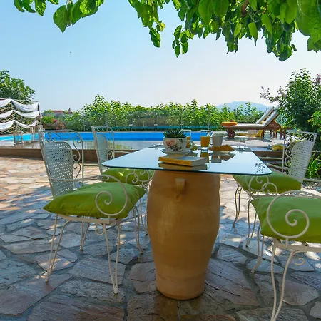 Natura Prive Swimming Pool Λιθακιά