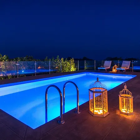 Βίλα Natura Prive Swimming Pool *