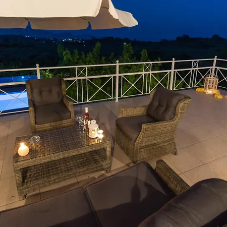 Natura Prive Swimming Pool Вилла