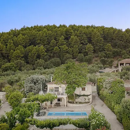 Natura Prive Swimming Pool Vila *