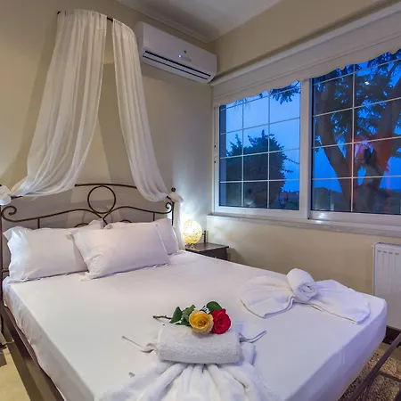 Natura Prive Swimming Pool Vila *