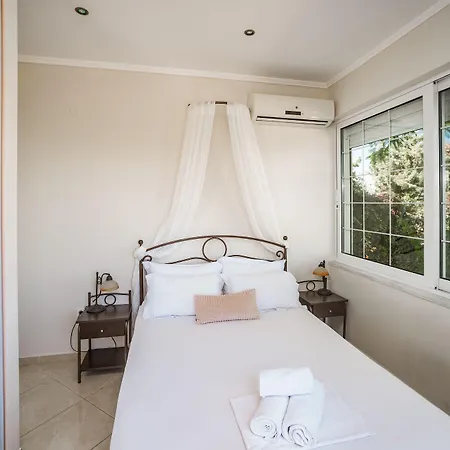 Natura Prive Swimming Pool Vila *