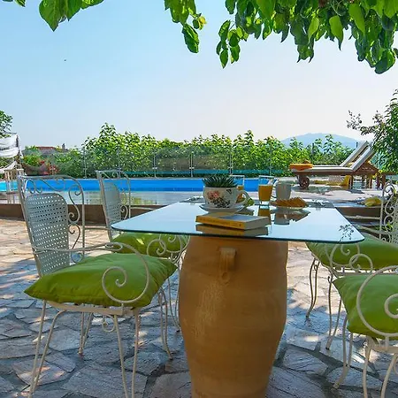 Natura Prive Swimming Pool Lithakiá