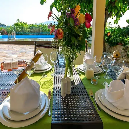 Natura Prive Swimming Pool Villa
