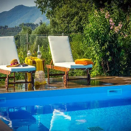 Natura Prive Swimming Pool Vila *