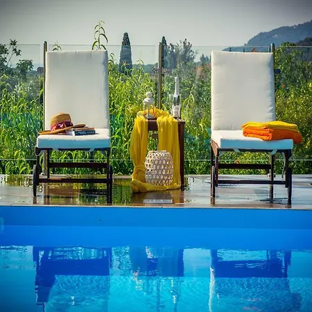 Natura Prive Swimming Pool Vila