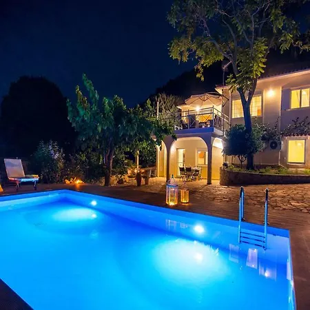 Natura Prive Swimming Pool Lithakiá