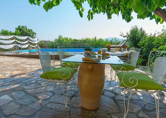 Natura Prive Swimming Pool Литакия