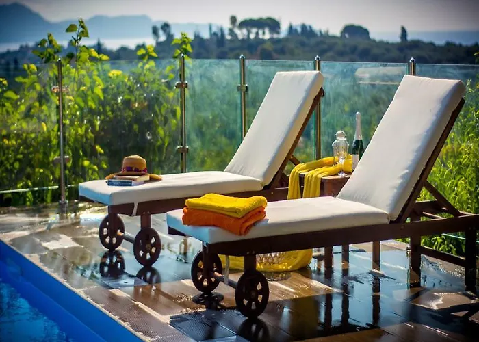 Natura Prive Swimming Pool Литакия
