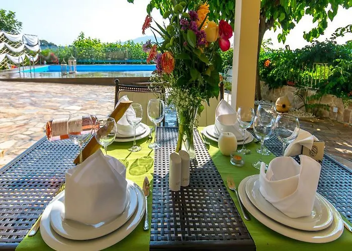 Natura Prive Swimming Pool Вилла