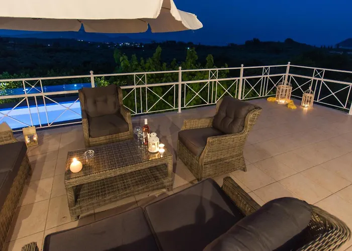 Natura Prive Swimming Pool Вилла